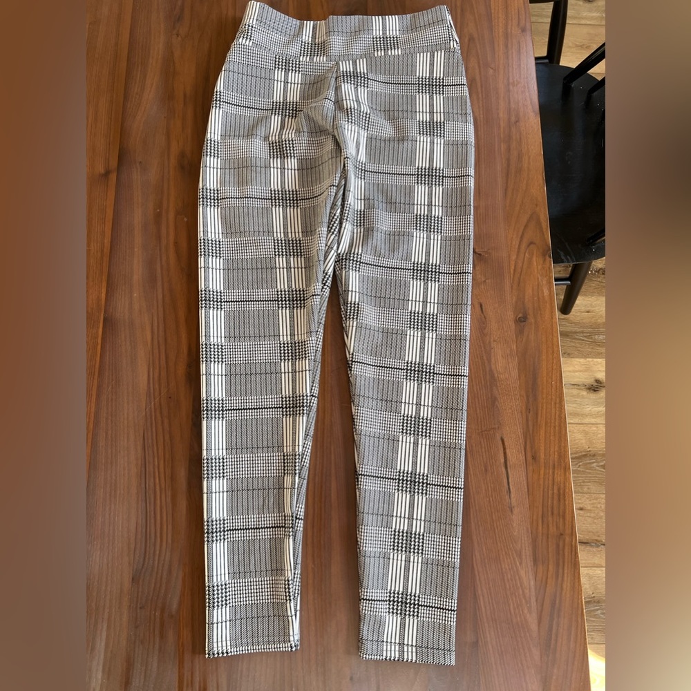 4 for $20 NWOT Houndstooth Leggings - M